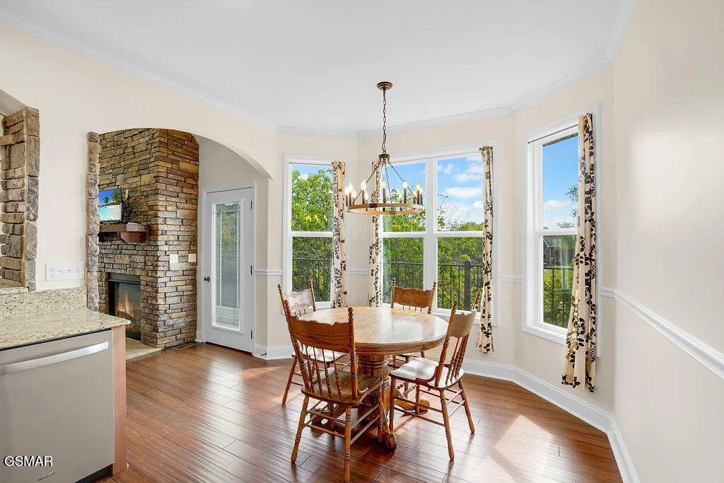 Photo of 1202 Foxwood Drive
