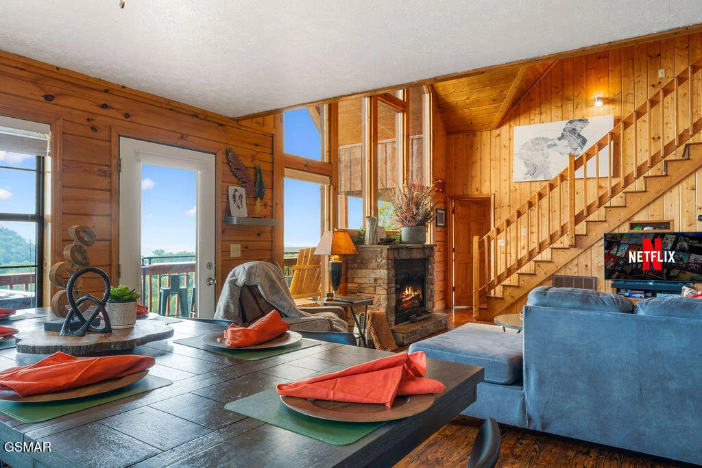 Photo of 1582 Bears Den Way