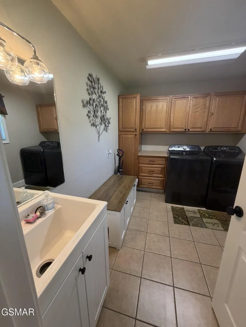 Photo of 2449 Oakview Lane