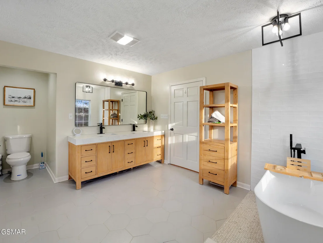 Photo of 1033 Sunset View Road