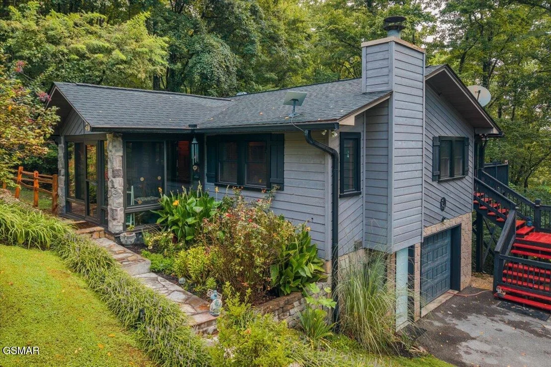 Photo of 1931 Spring Hill Drive