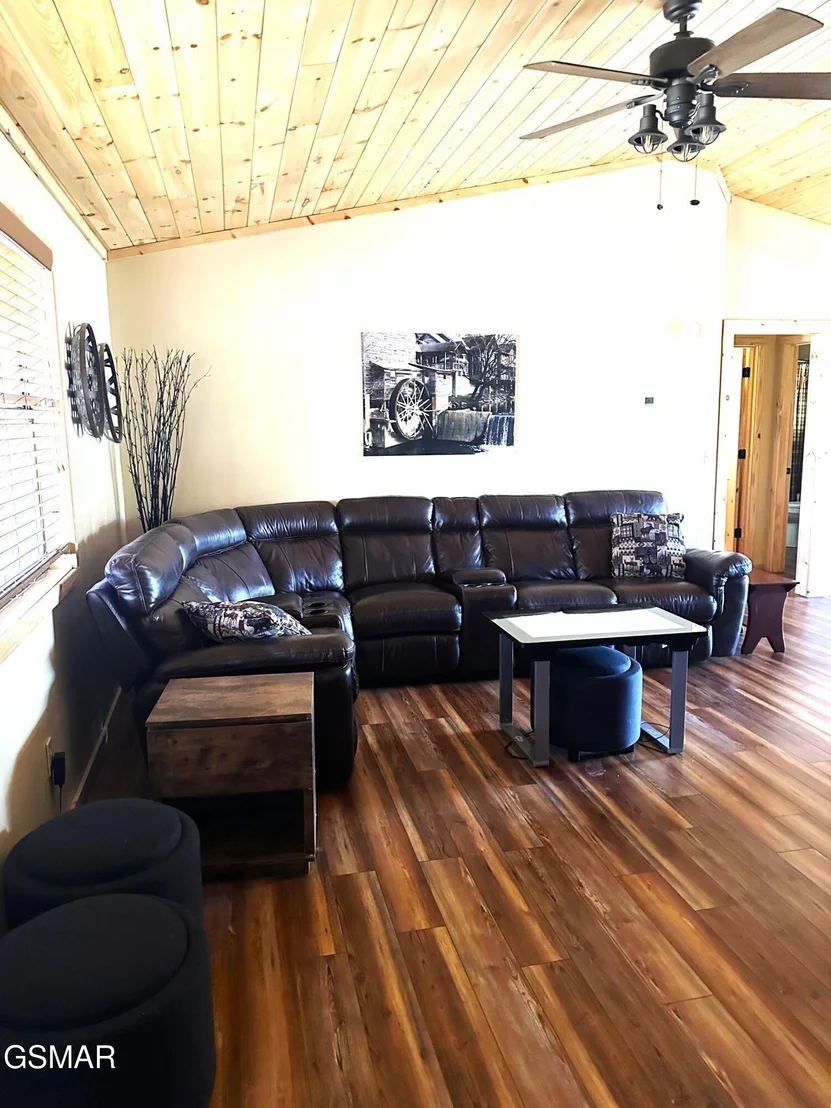 Photo of 905 Sunrise Boulevard