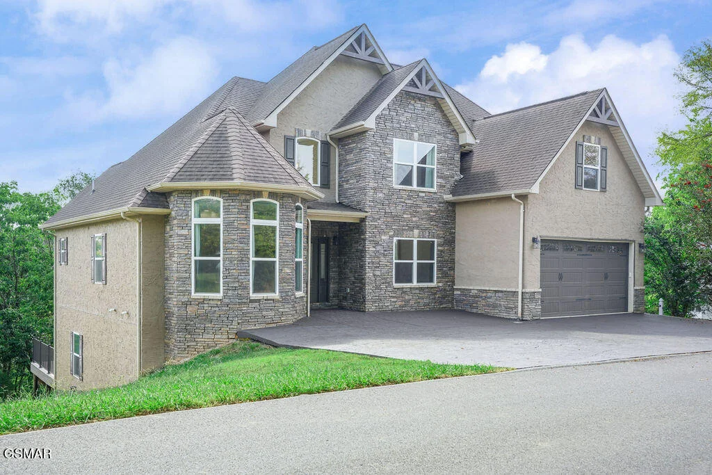 Photo of 1202 Foxwood Drive