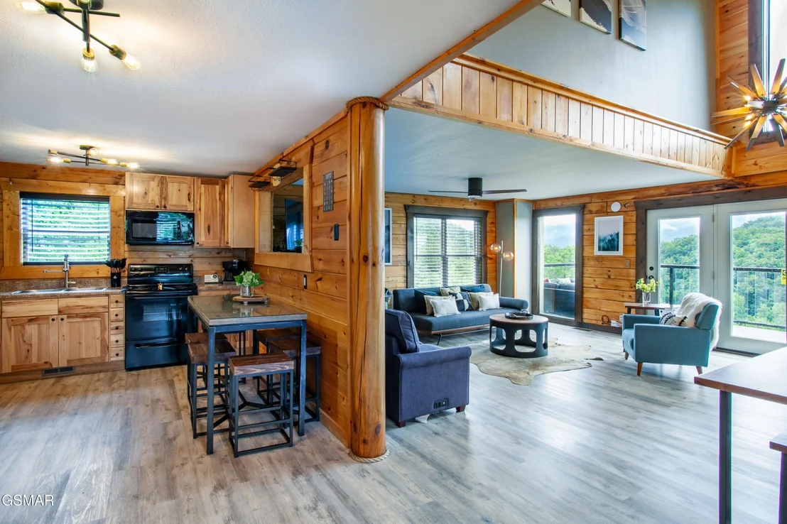 Photo of 920 Falcon View Way