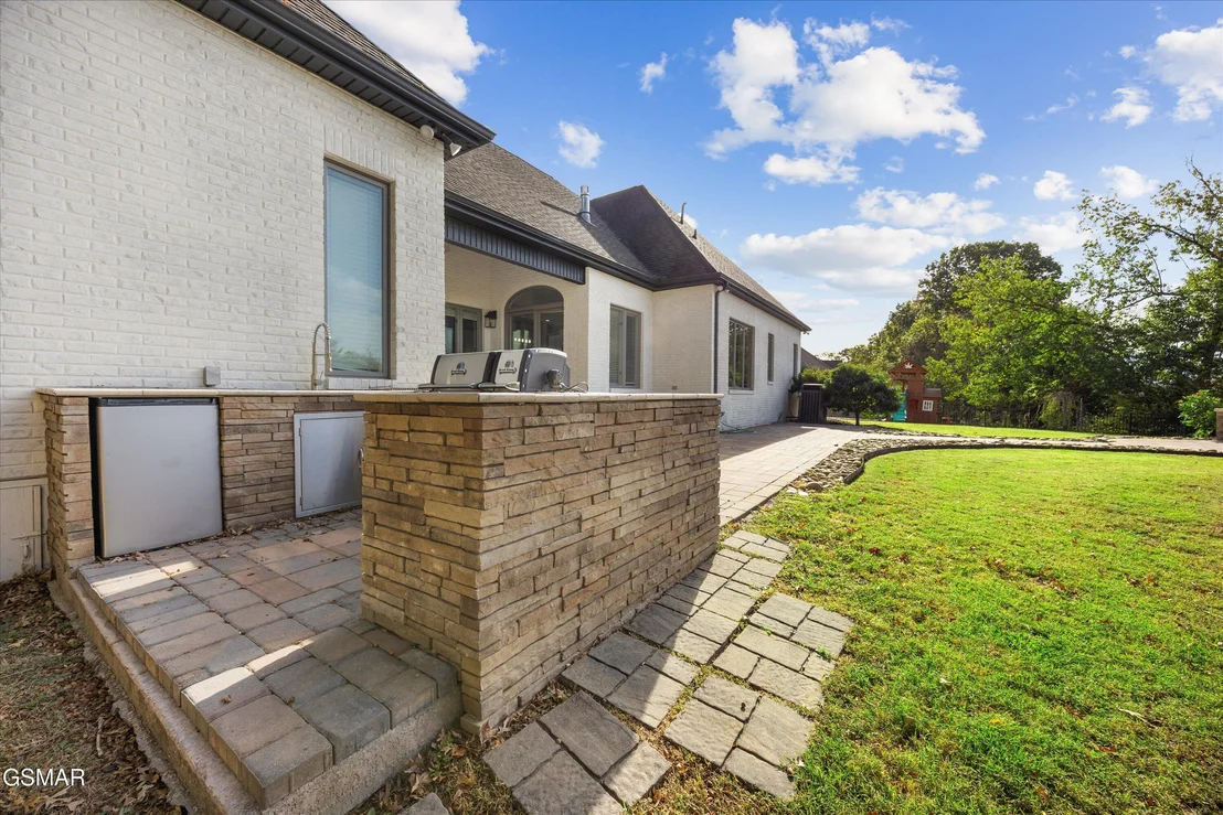 Photo of 339 Riverdale Drive