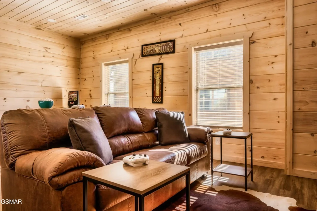 Photo of 2852 Sequoia Road