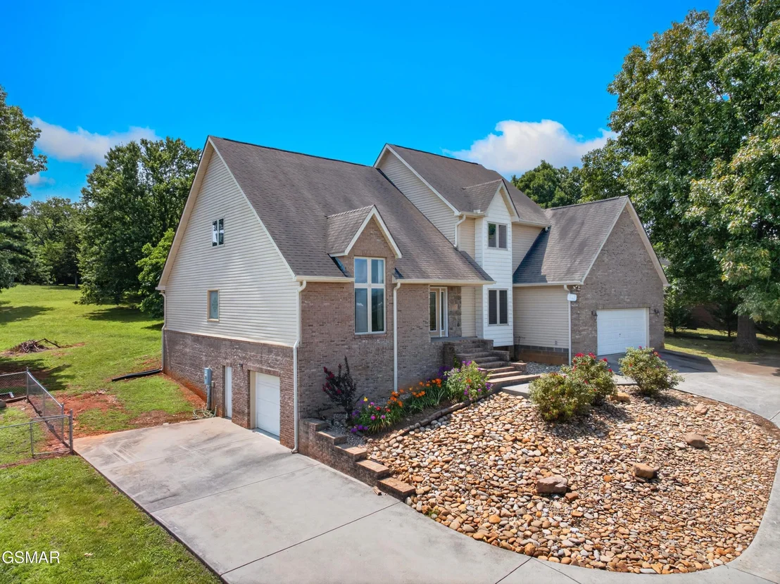 Photo of 219 Sullivan Pointe