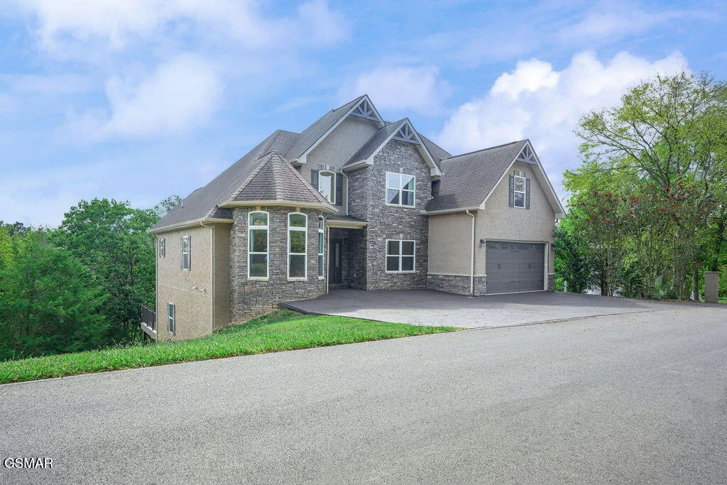 Photo of 1202 Foxwood Drive