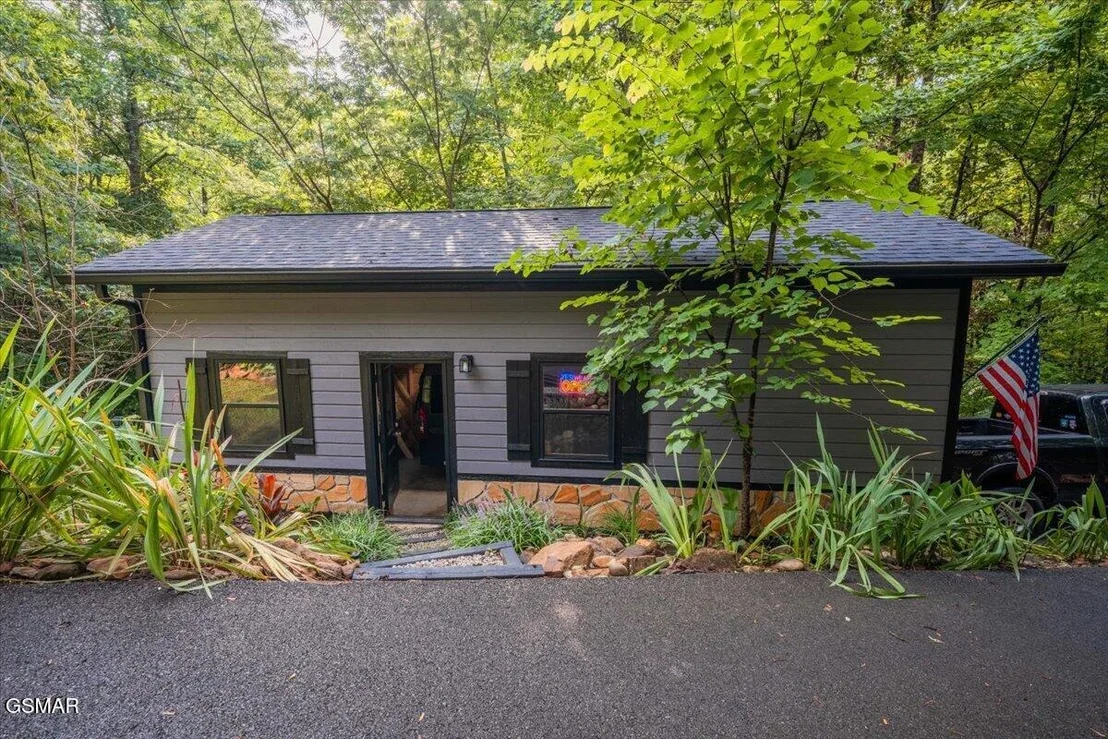 Photo of 1931 Spring Hill Drive