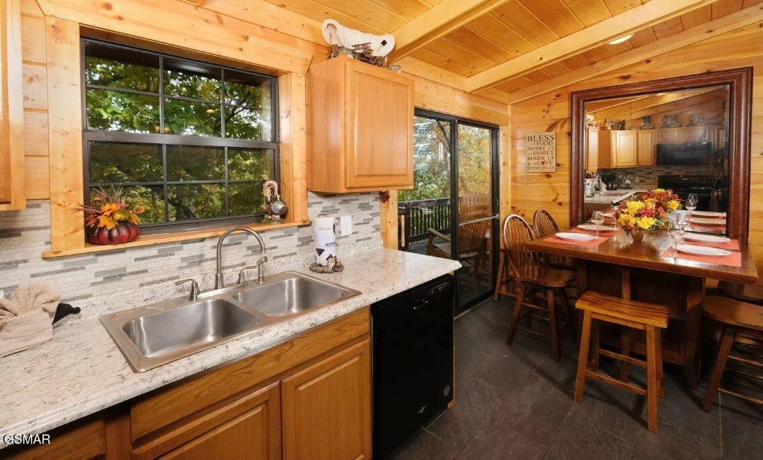 Photo of 617 Iron Mountain Road
