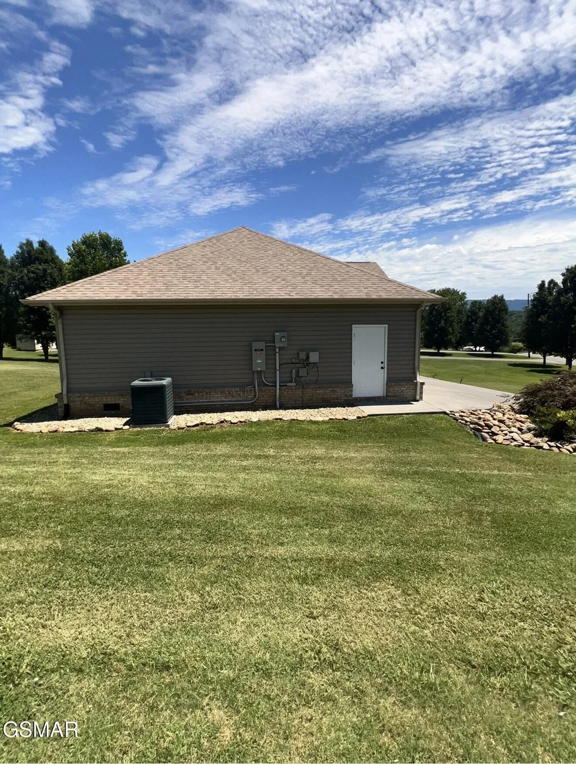 Photo of 2449 Oakview Lane