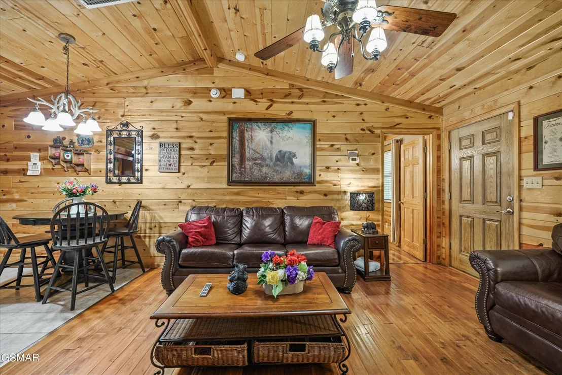 Photo of 615 Iron Mountain Road