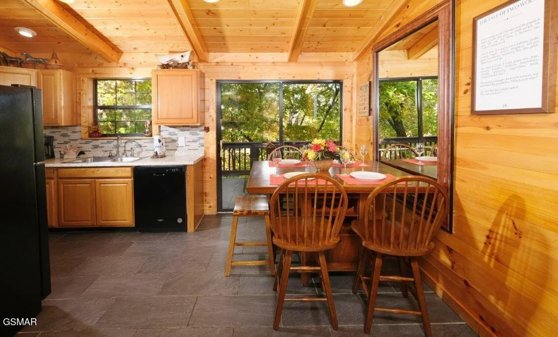 Photo of 617 Iron Mountain Road