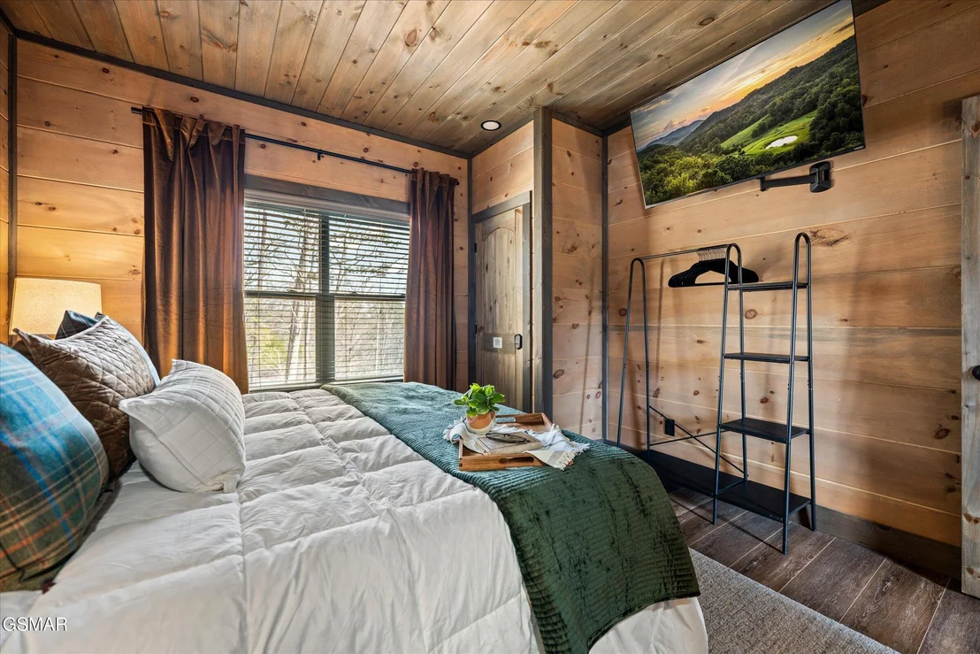 Photo of 1518 Bear Valley Road