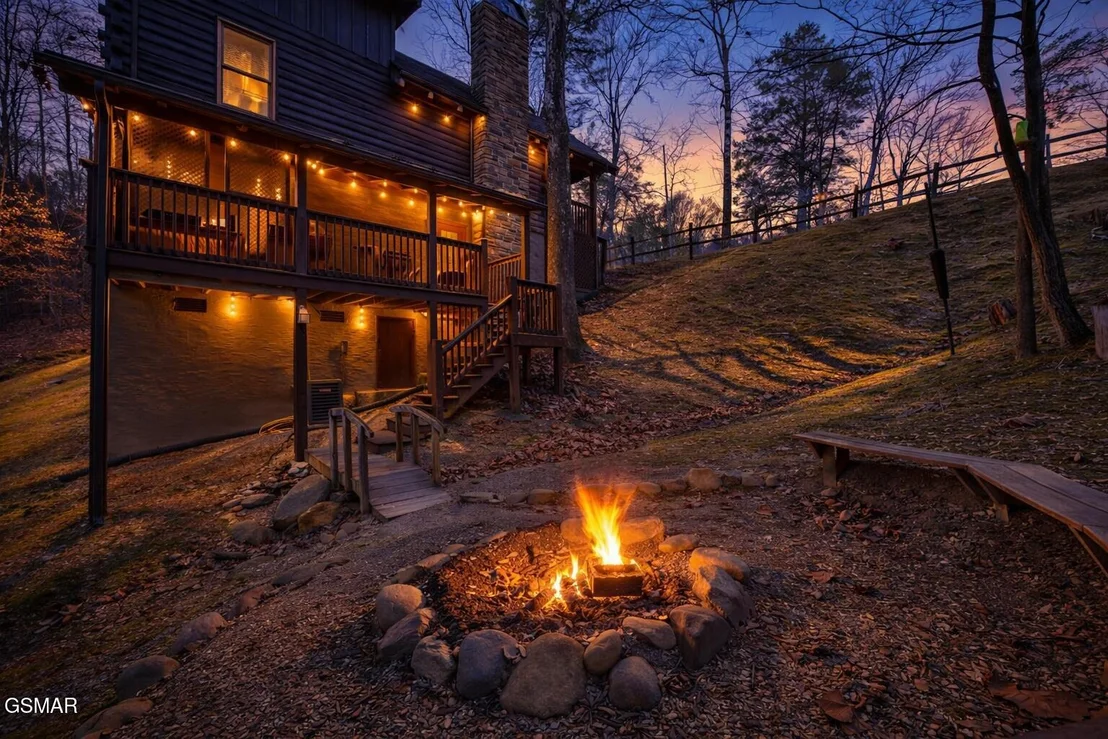 Photo of 952 Iron Mtn Road