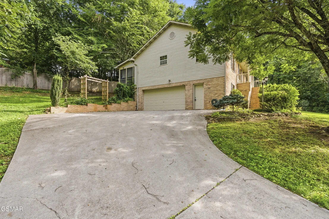 Photo of 716 Whippoorwill Circle