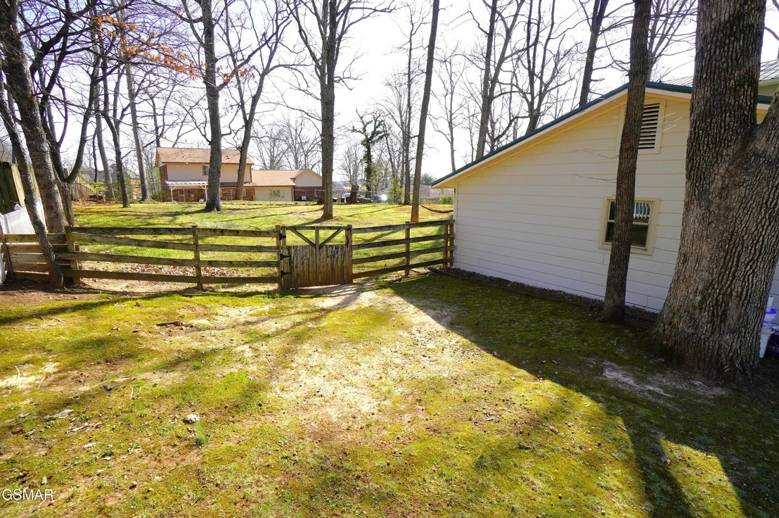 Photo of 720 White Oak Circle