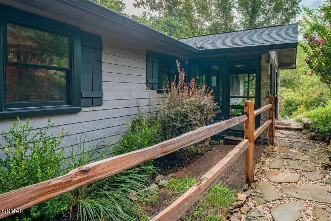 Photo of 1931 Spring Hill Drive