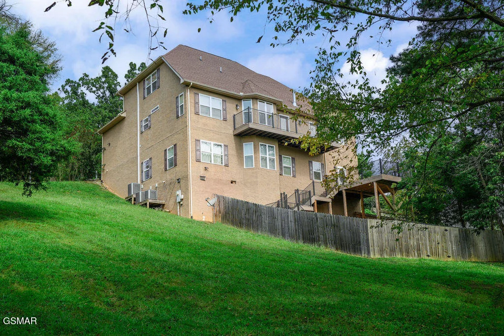 Photo of 1202 Foxwood Drive