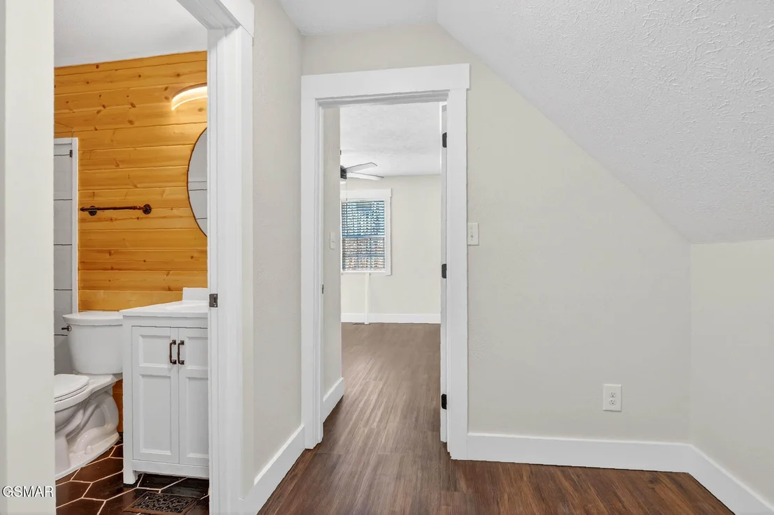 Photo of 1050 Briar Court