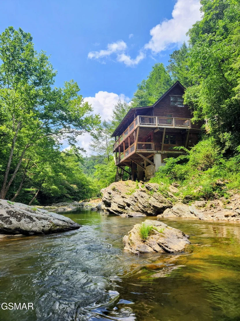 Photo of 1563 Grant Road