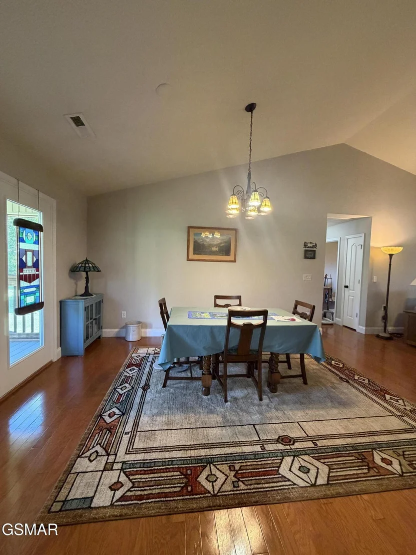 Photo of 2449 Oakview Lane