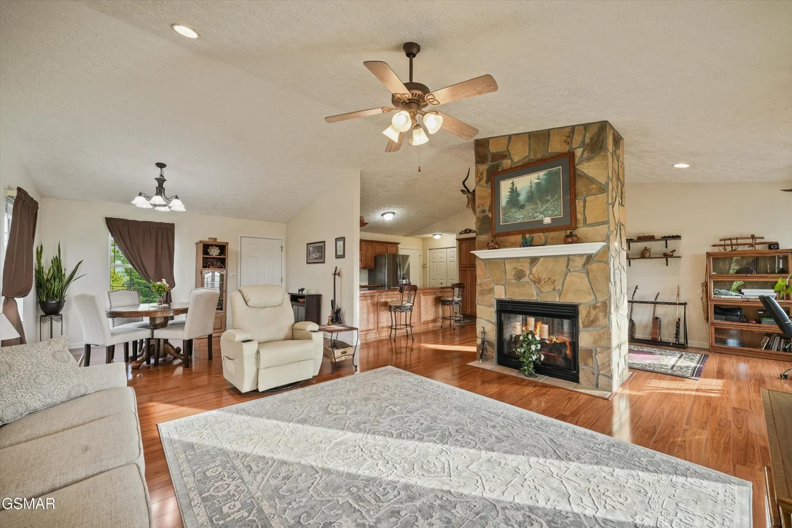 Photo of 2064 Kerr Road