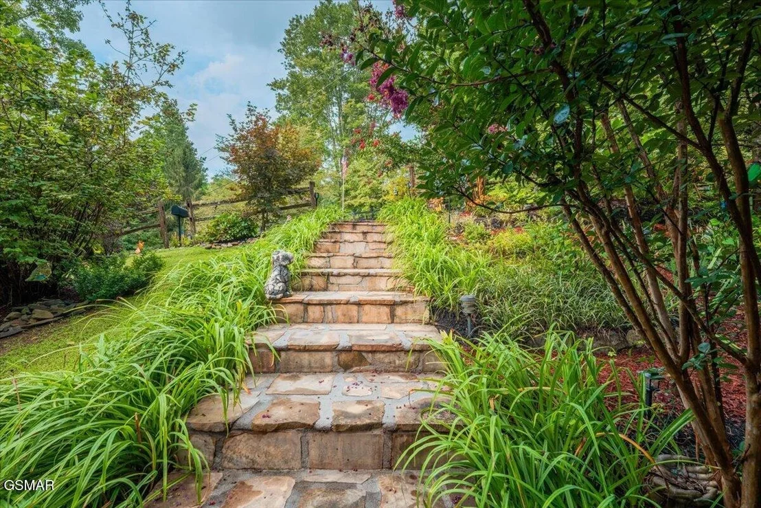 Photo of 1931 Spring Hill Drive