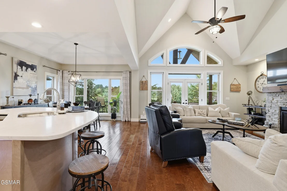 Photo of 705 Waters Edge