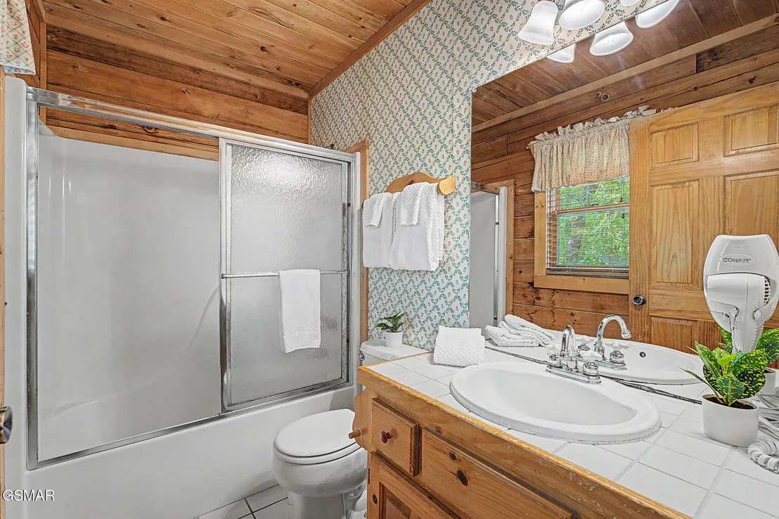 Photo of 852 Bear Run Way