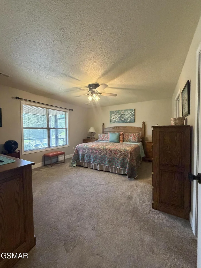 Photo of 2449 Oakview Lane