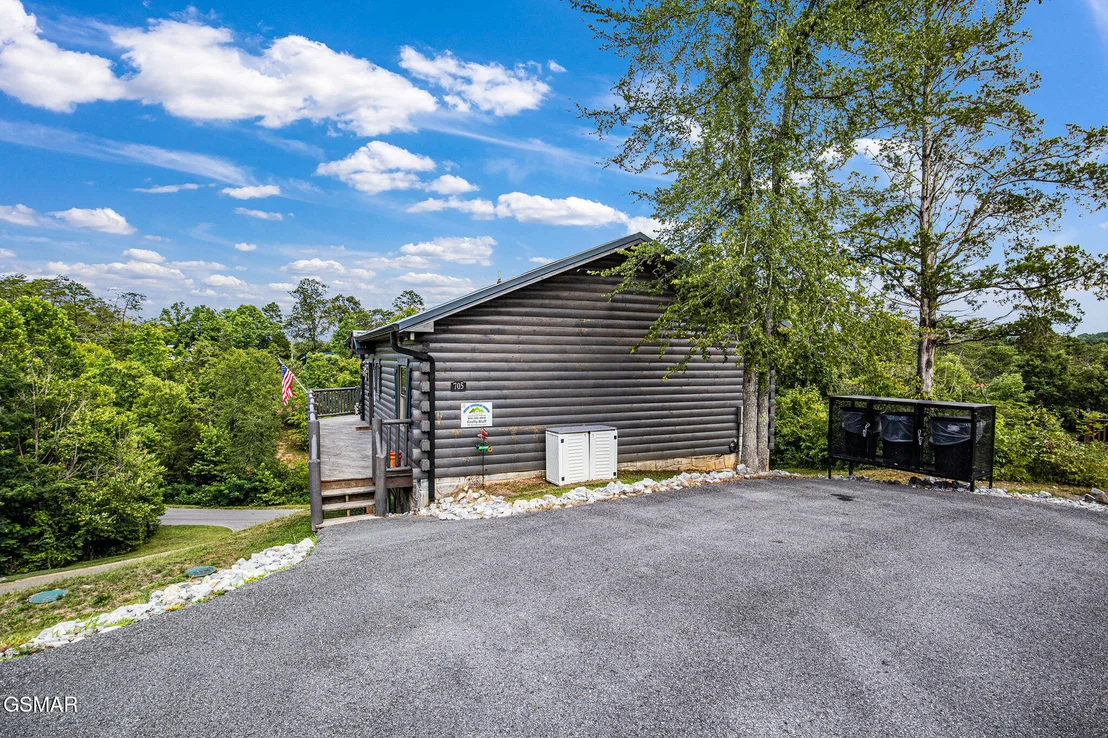 Photo of 705 Rondayview Lane