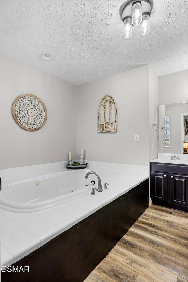 Photo of 550 Sassafras Trail