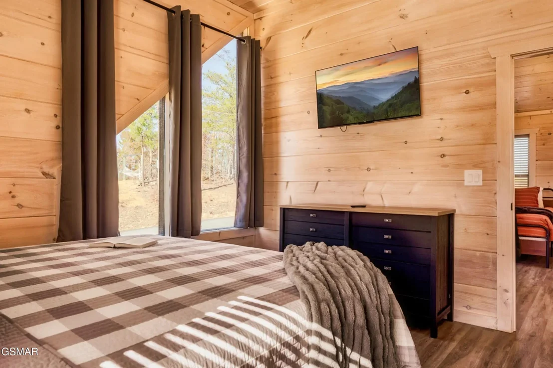 Photo of 2852 Sequoia Road