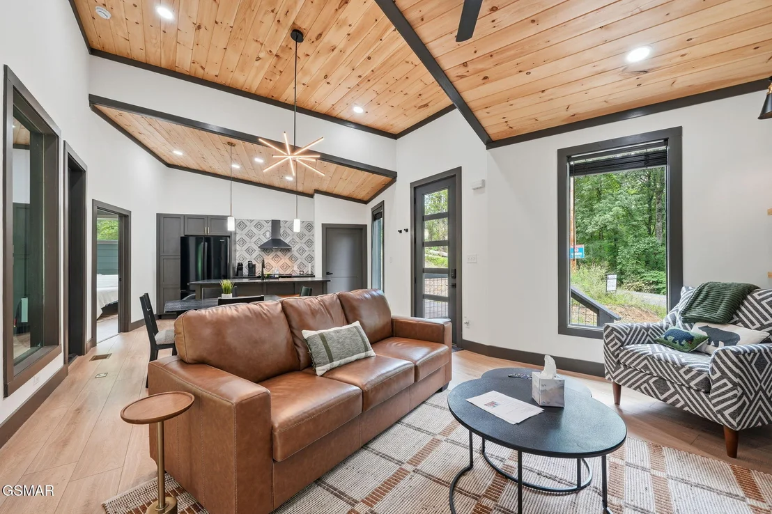 Photo of 1079 Pleasure Road