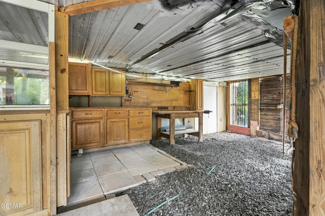 Photo of 2070 James Road