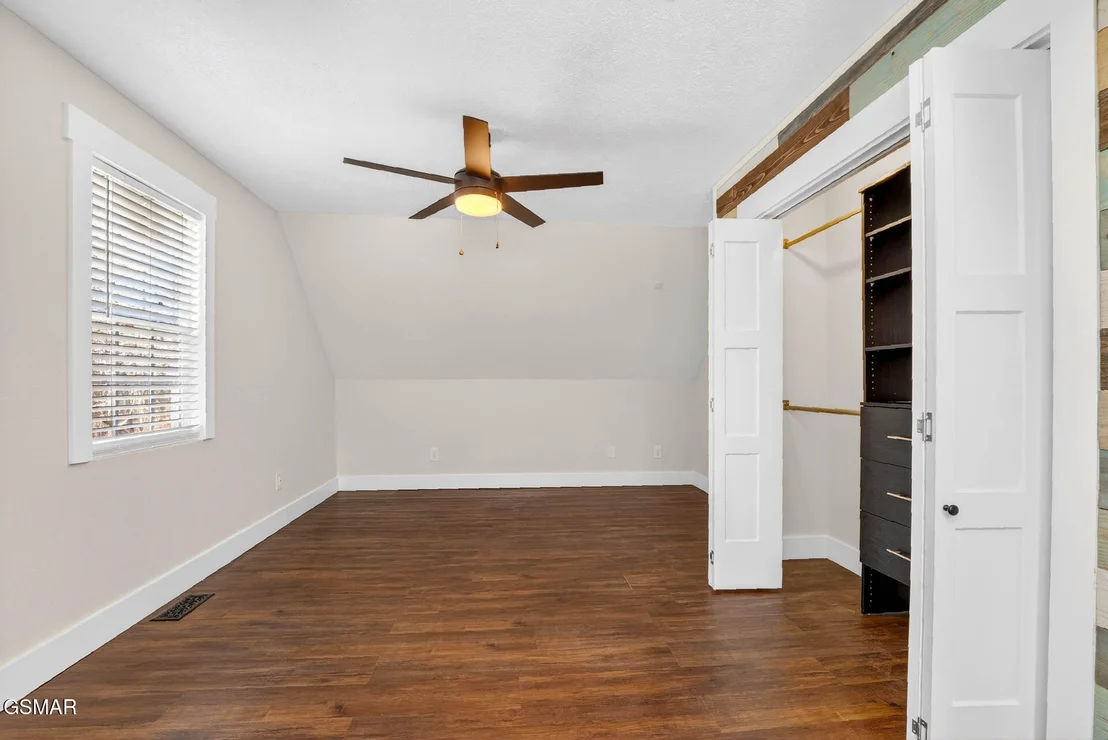 Photo of 1050 Briar Court