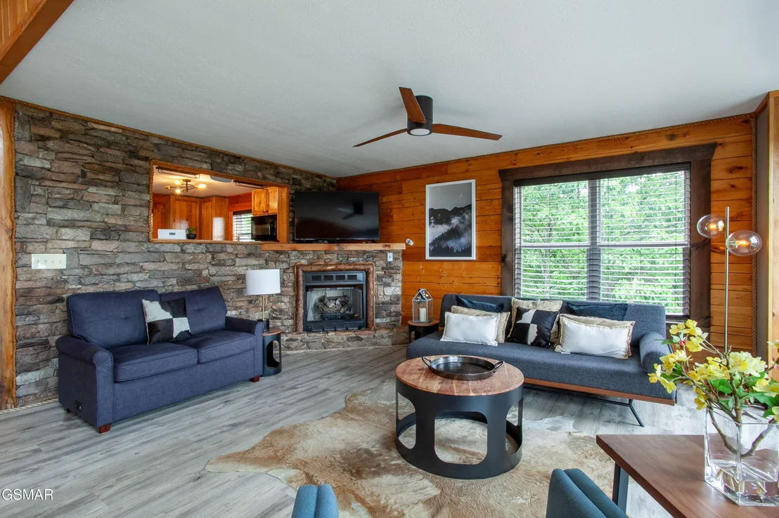 Photo of 920 Falcon View Way