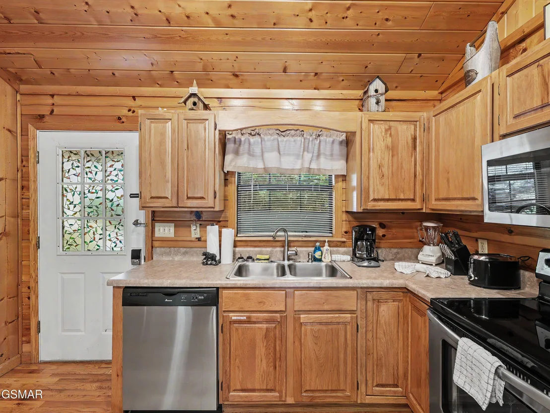 Photo of 1609 Pinewood Way