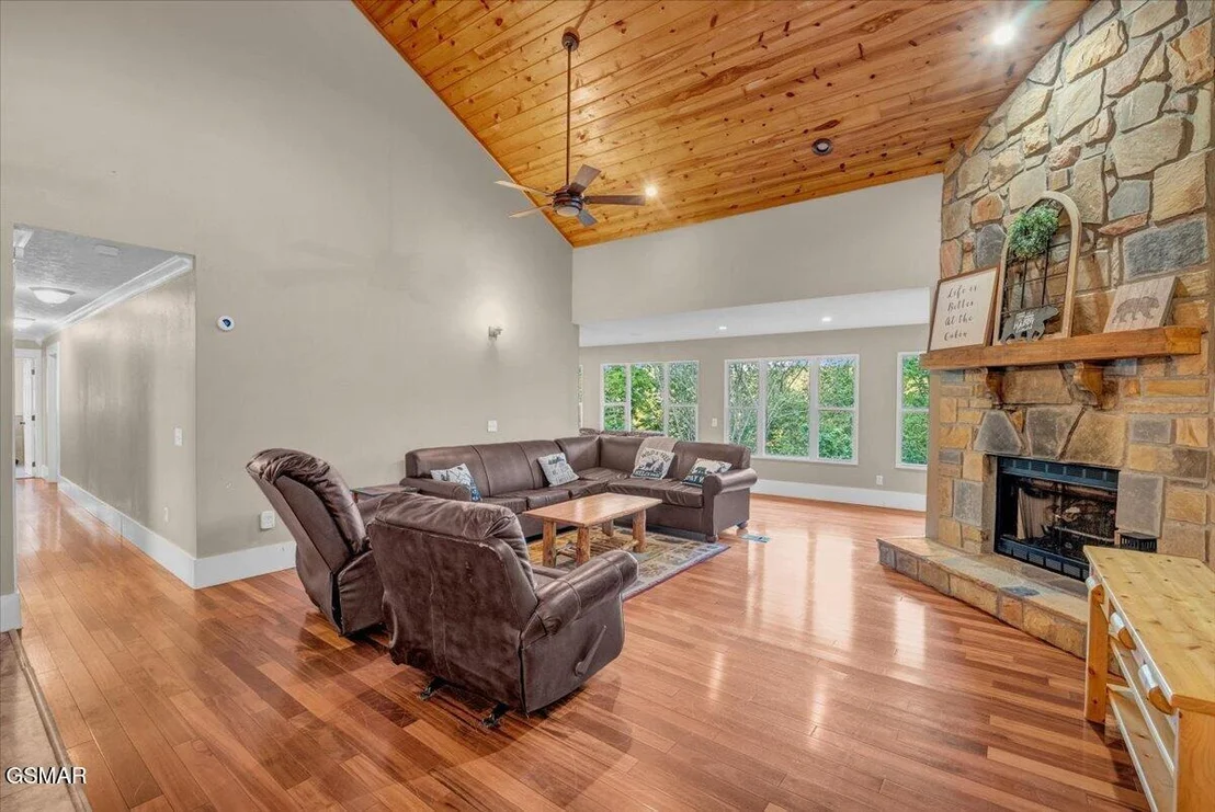 Photo of 1463 Red Cedar Lane