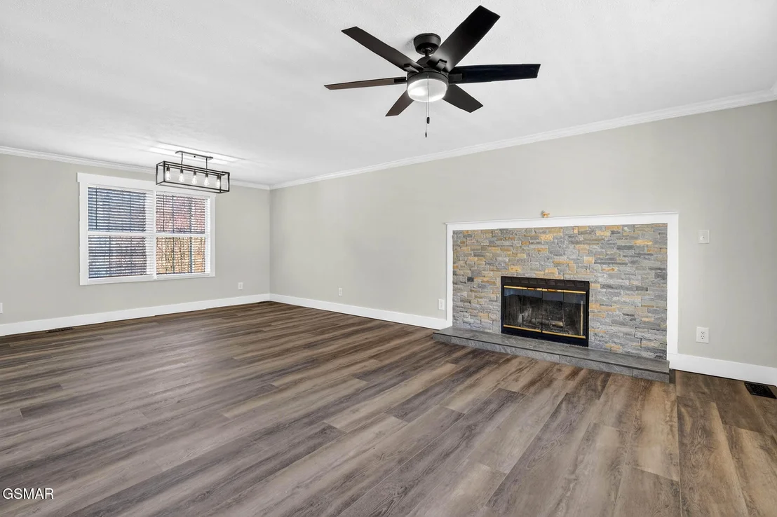 Photo of 1050 Briar Court
