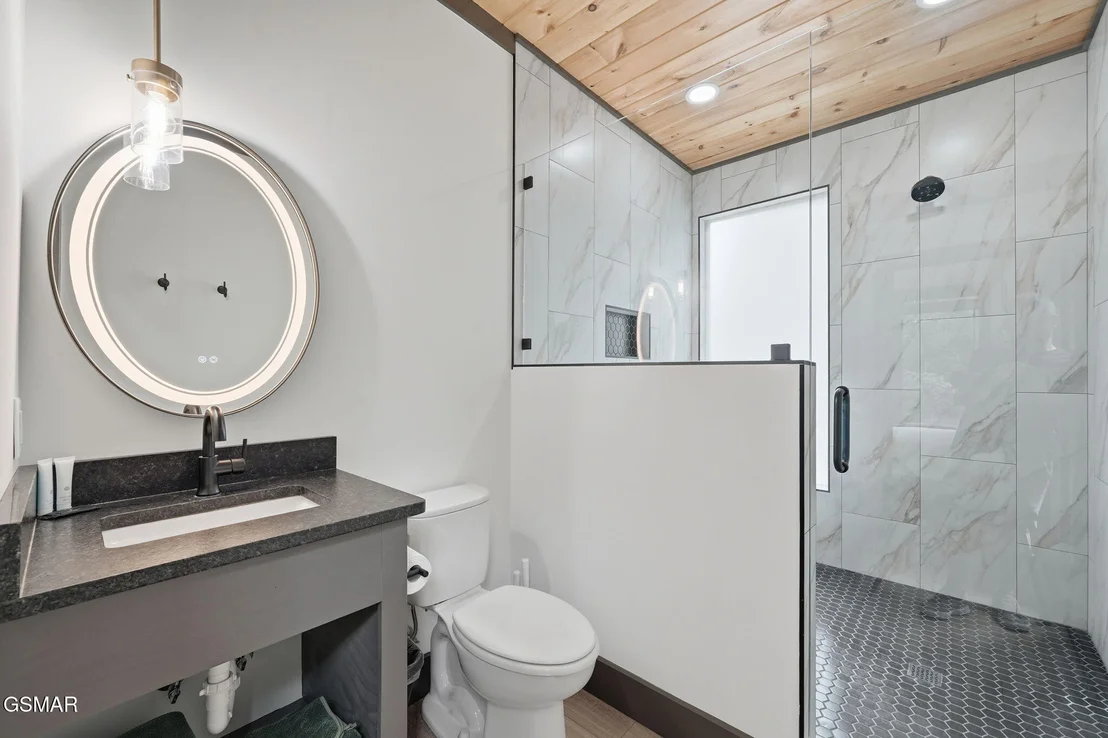 Photo of 1079 Pleasure Road