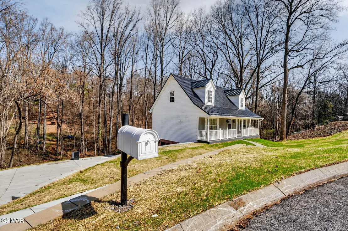 Photo of 1050 Briar Court