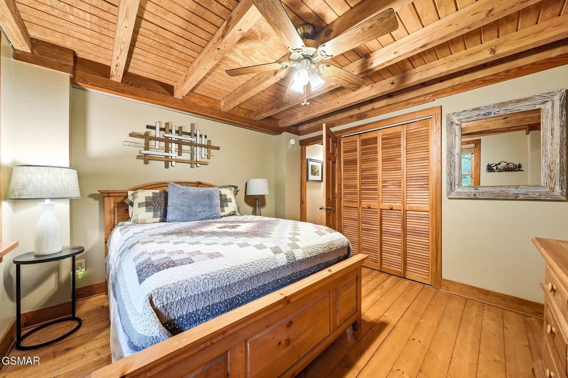 Photo of 1563 Grant Road