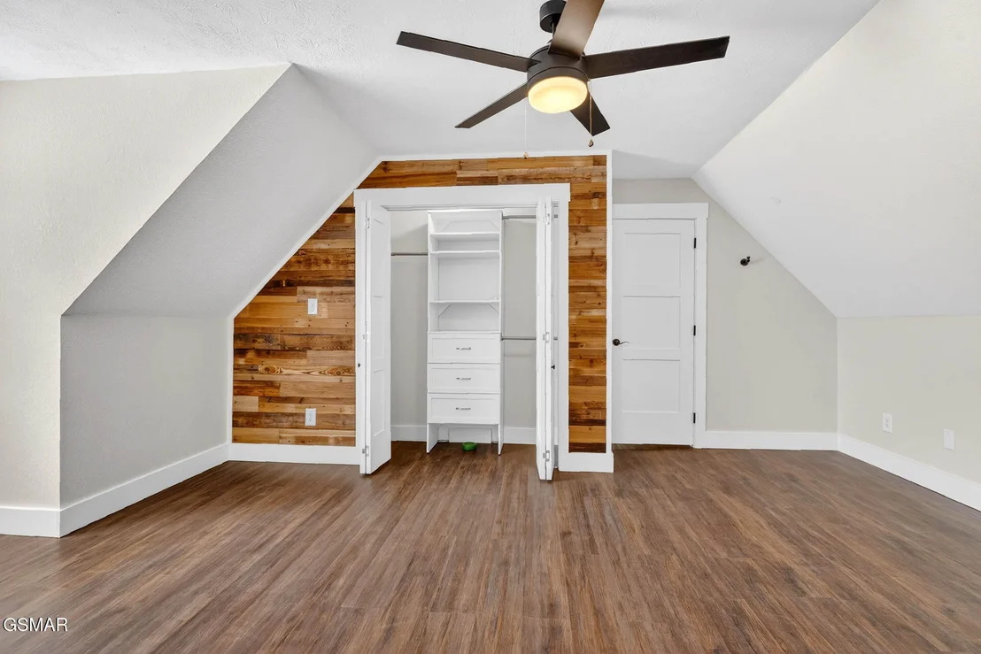 Photo of 1050 Briar Court