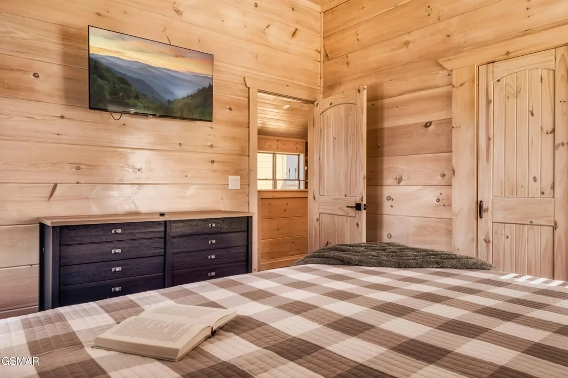 Photo of 2852 Sequoia Road