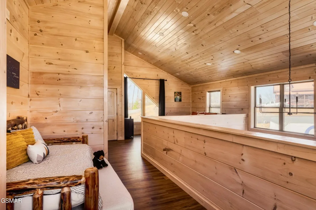 Photo of 2852 Sequoia Road