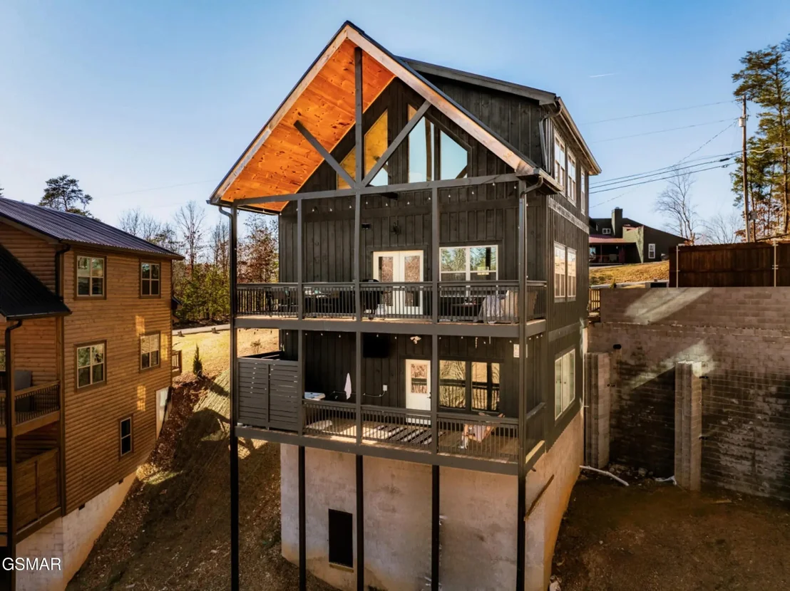 Photo of 2852 Sequoia Road
