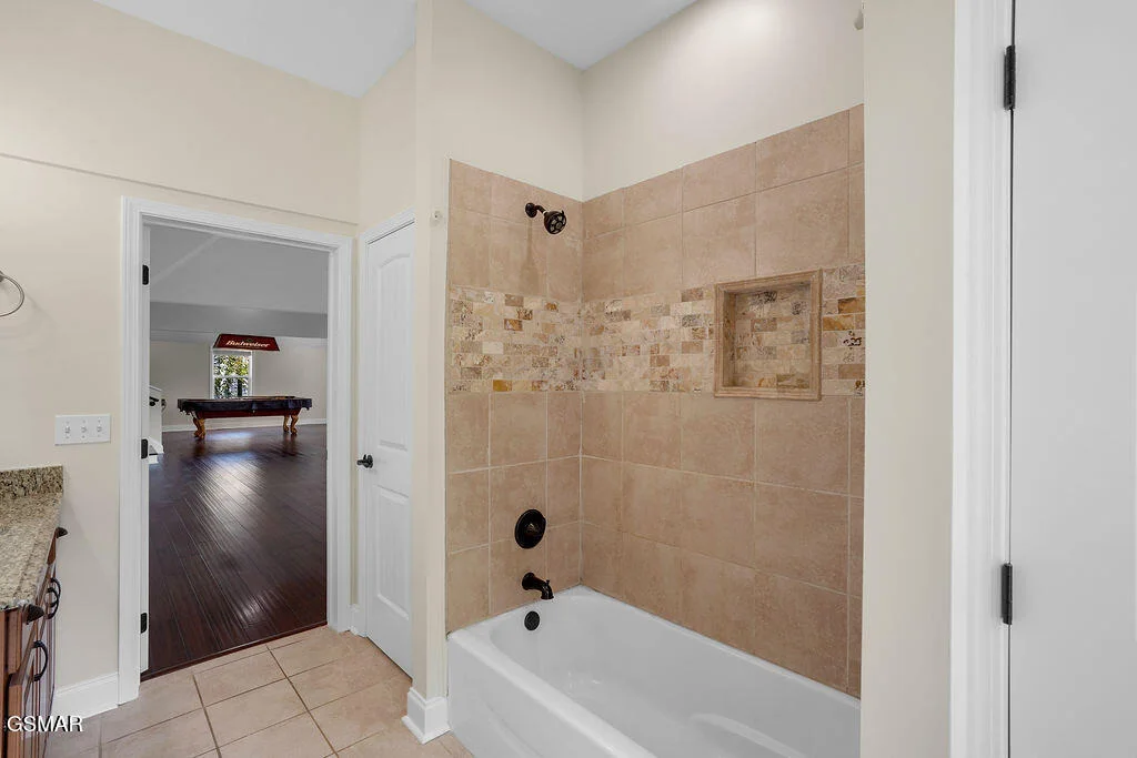 Photo of 1202 Foxwood Drive