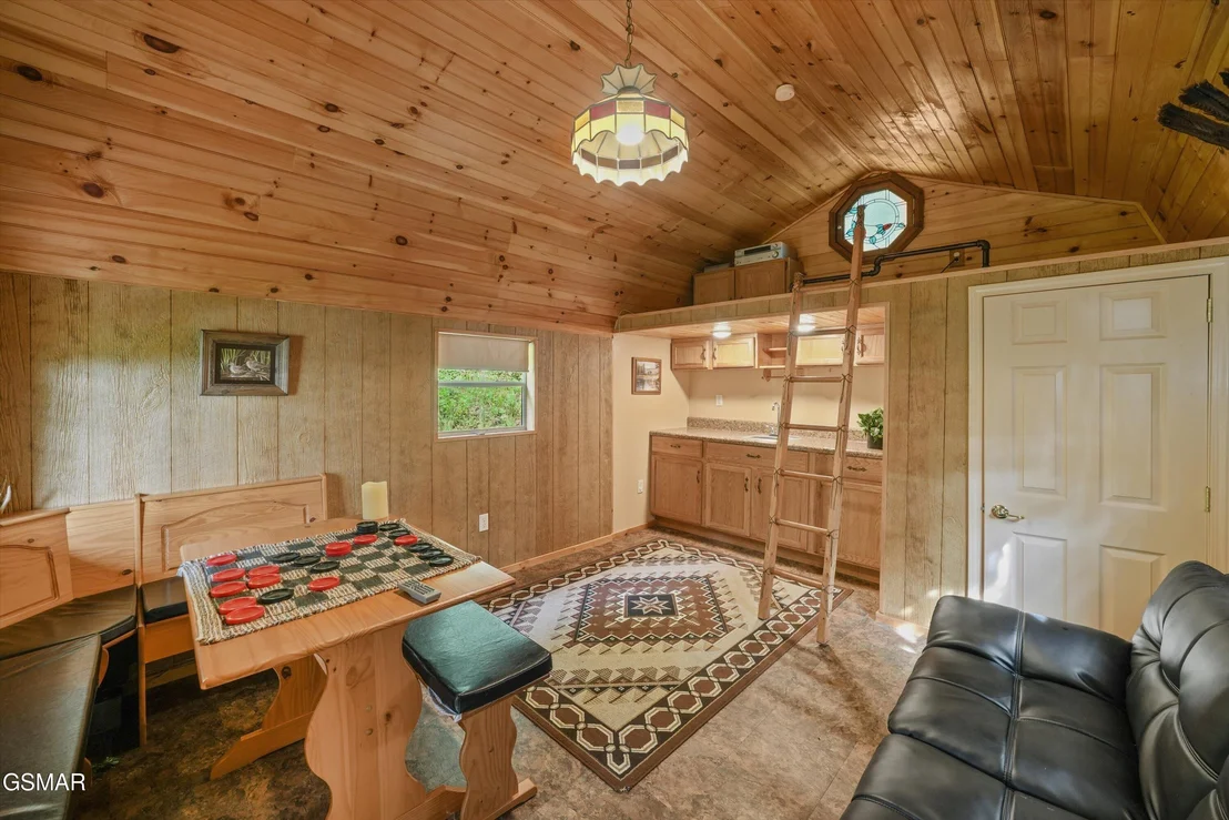 Photo of 2064 Kerr Road